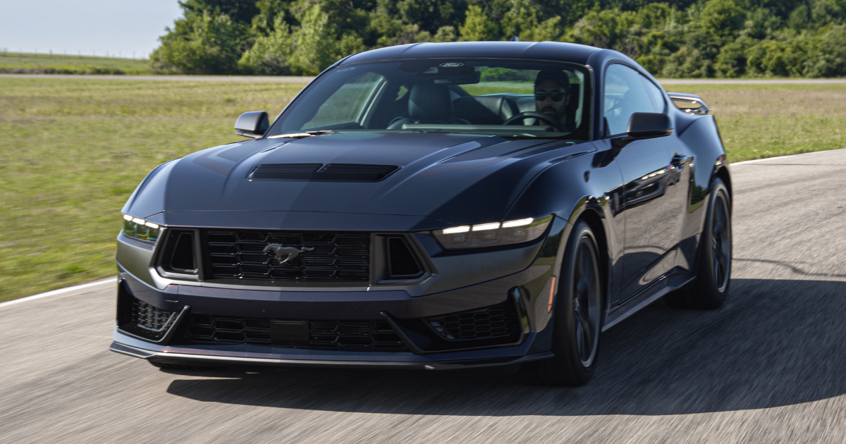 El Ford Mustang de gasolina ha vuelto a superar al Mach-E eléctrico en ventas en EE. UU.