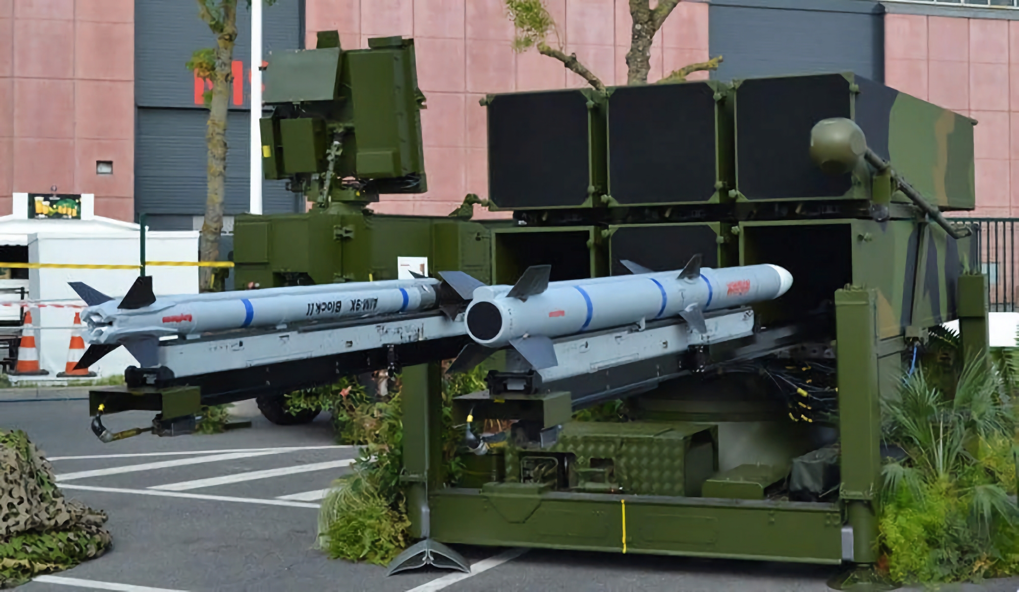 Las AFU tienen en servicio NASAMS de 3ª generación con misiles AIM-9X Sidewinder, que es la versión más reciente del sistema de misiles tierra-aire. Las AFU tienen en servicio NASAMS de 3ª generación con misiles AIM-9X Sidewinder, que es la versión más reciente del sistema de misiles tierra-aire.