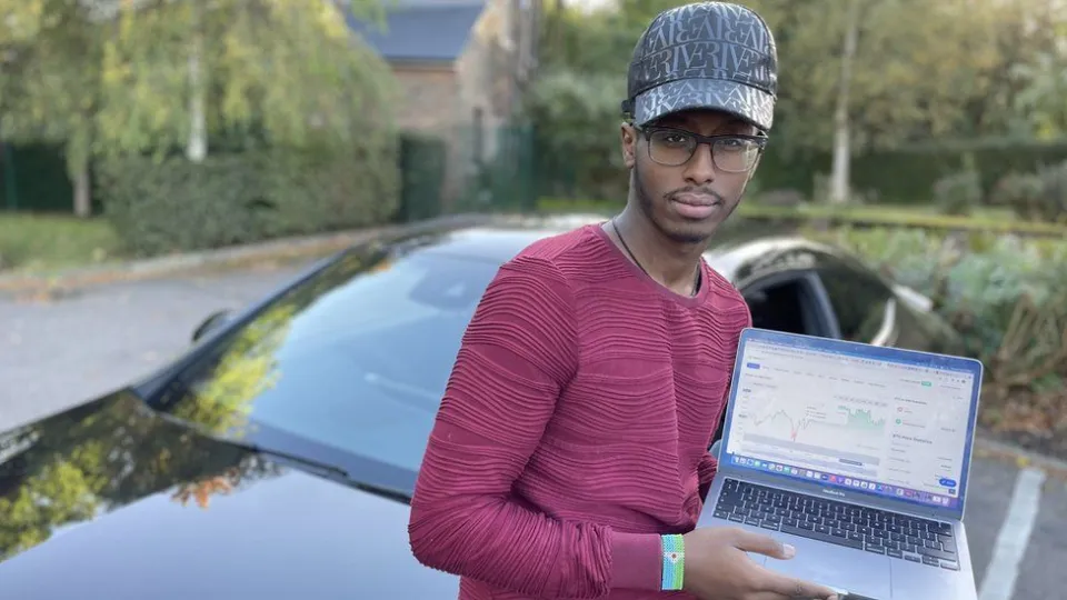 Estudiante de 19 años de Somalia invirtió £ 37 en criptomonedas, abandonó la escuela y dos trabajos, y luego se convirtió en millonario Estudiante de 19 años de Somalia invirtió £ 37 en criptomonedas, abandonó la escuela y dos trabajos, y luego se convirtió en millonario