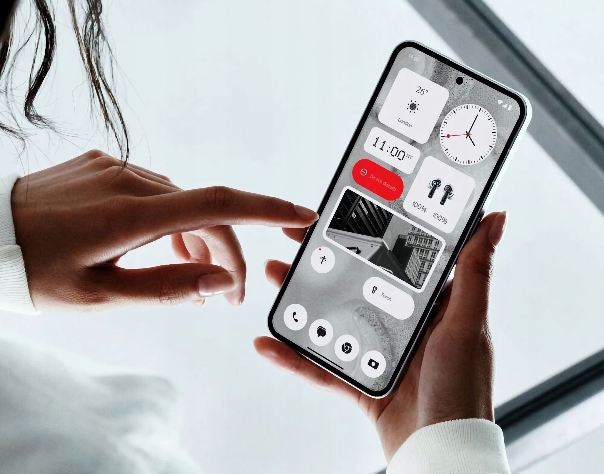Nada está trabajando en dos nuevos smartphones