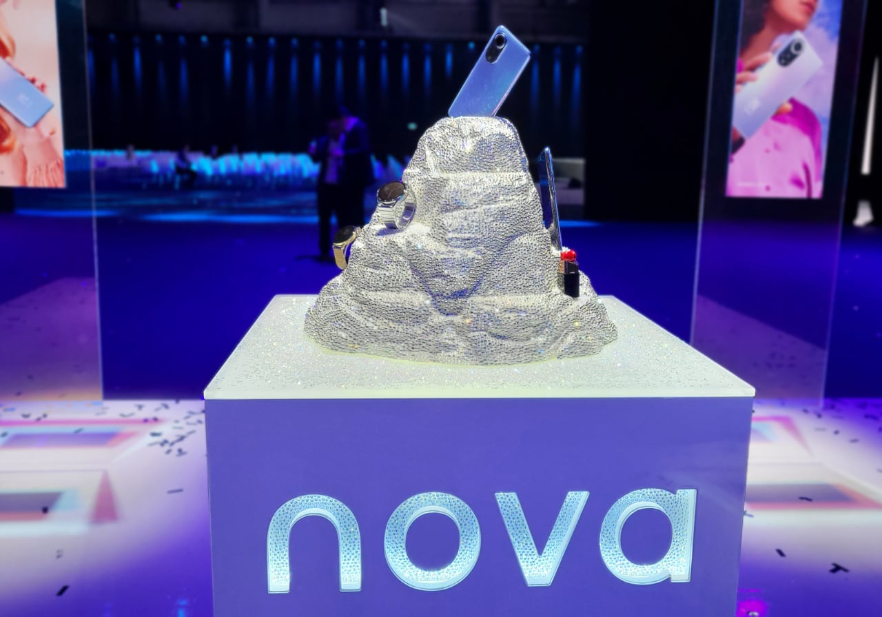 Hacia dónde va Huawei y qué aprendimos en la presentación del Nova 9 y de los insólitos auriculares FreeBuds Lipstick Hacia dónde va Huawei y qué aprendimos en la presentación del Nova 9 y de los insólitos auriculares FreeBuds Lipstick