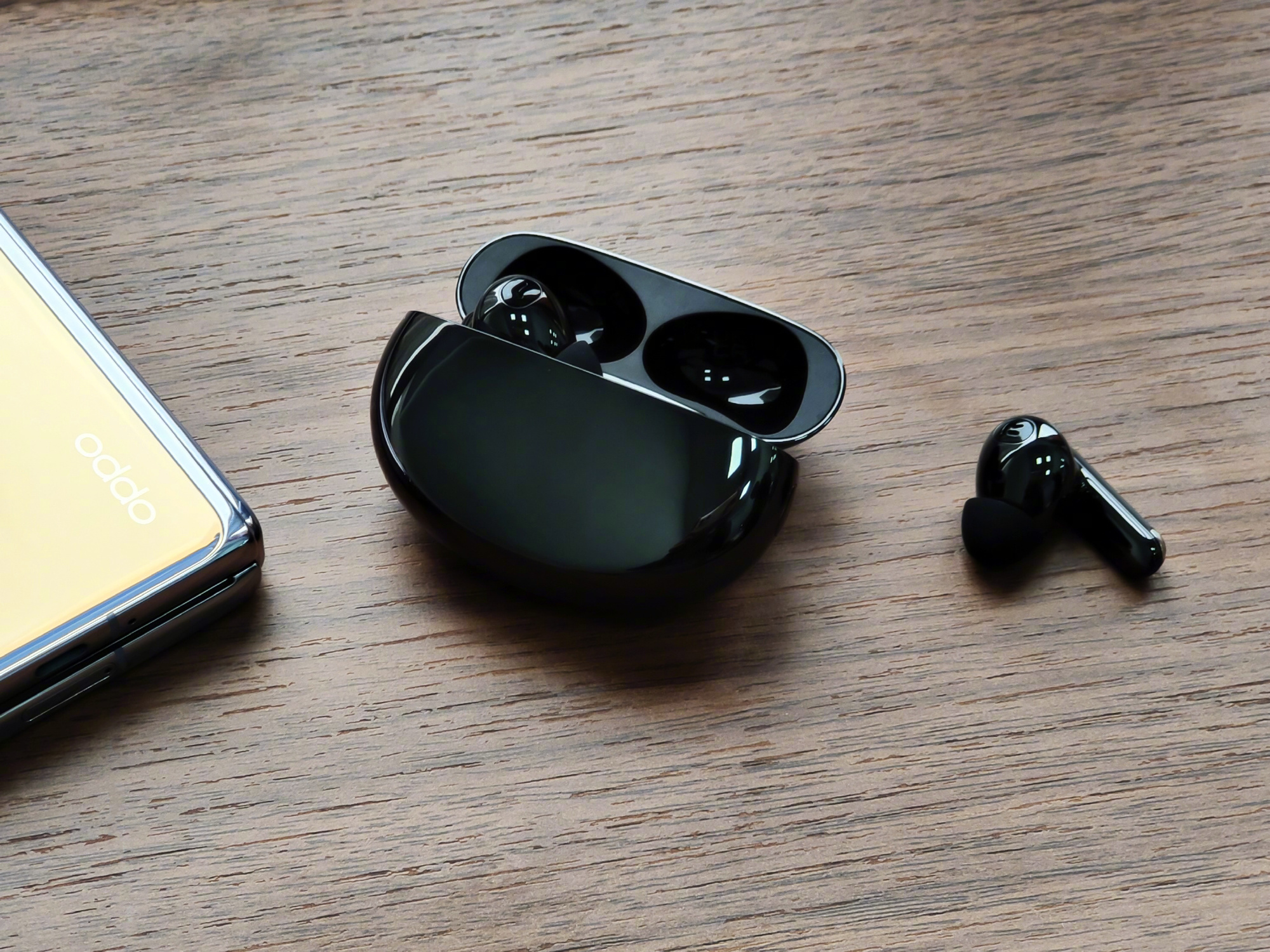 OPPO mostró los auriculares Enco X2 TWS antes del anuncio OPPO mostró los auriculares Enco X2 TWS antes del anuncio