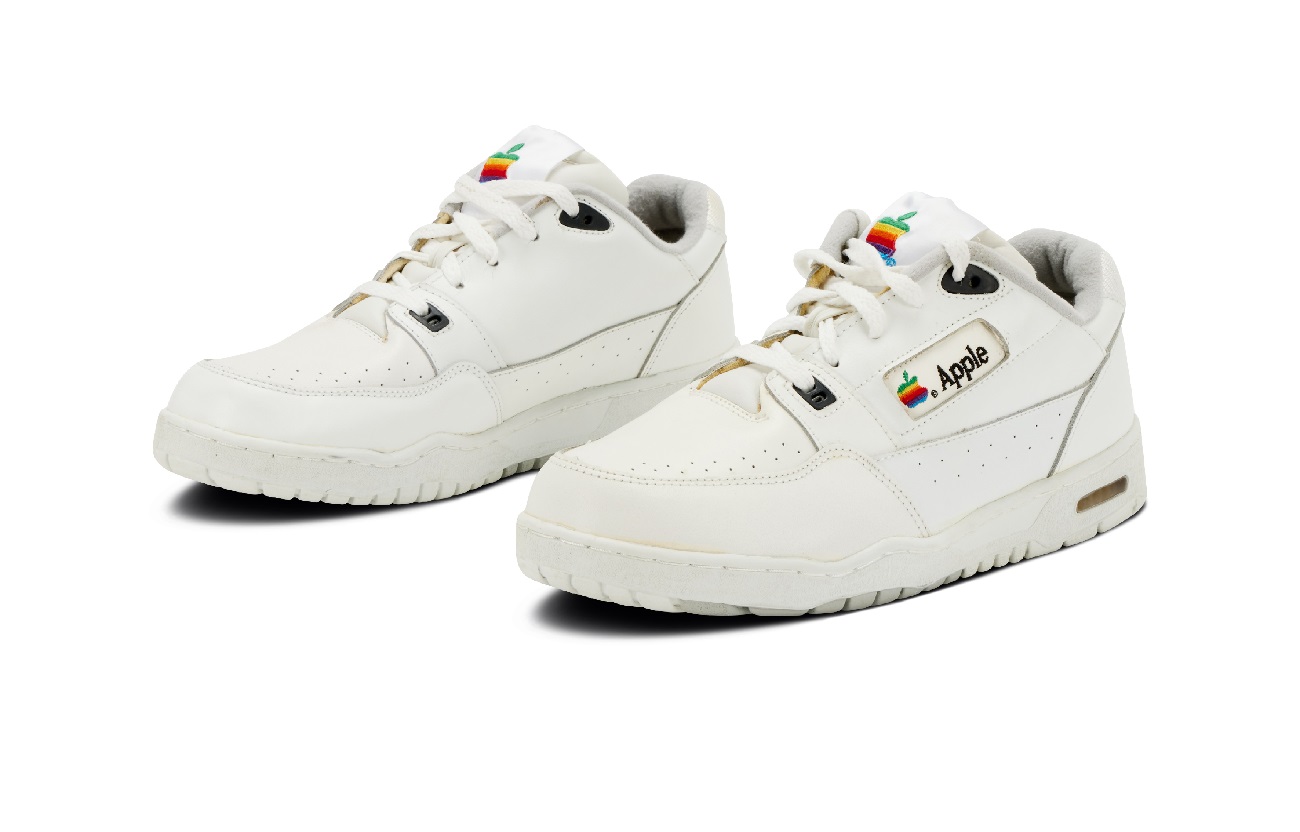 Subastan unas raras zapatillas de Apple de los 90 por un mínimo de 50.000 dólares Subastan unas raras zapatillas de Apple de los 90 por un mínimo de 50.000 dólares