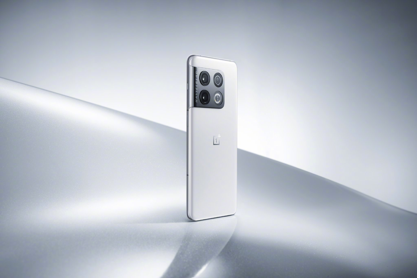OnePlus 10 Pro presentado en Panda White con 512 GB de almacenamiento OnePlus 10 Pro presentado en Panda White con 512 GB de almacenamiento