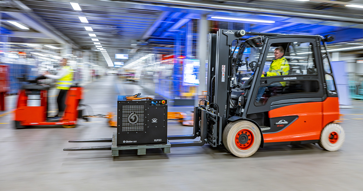 La planta de BMW Group en Ratisbona sustituirá los tractores y carretillas elevadoras eléctricos por camiones propulsados por hidrógeno. La planta de BMW Group en Ratisbona sustituirá los tractores y carretillas elevadoras eléctricos por camiones propulsados por hidrógeno.