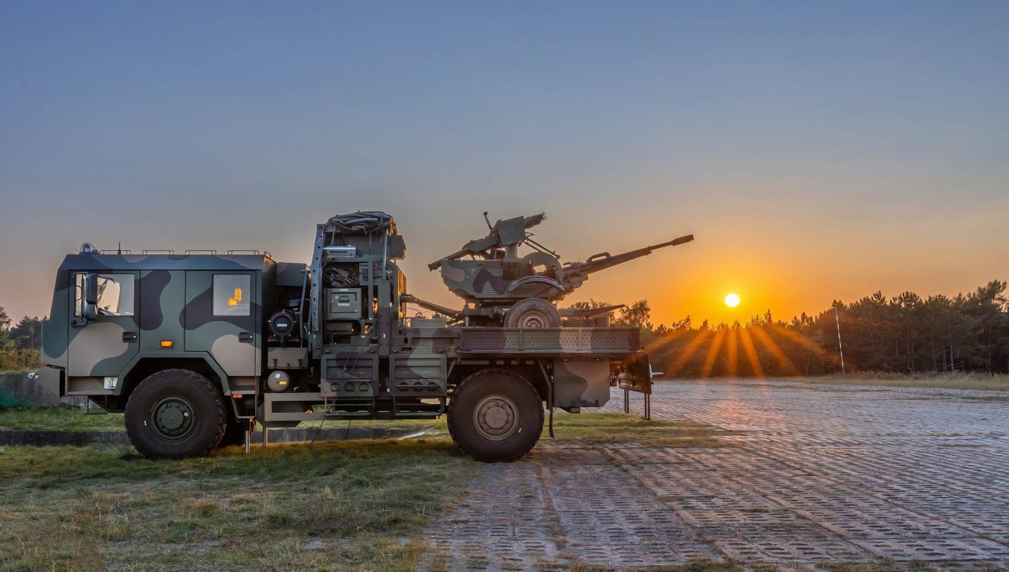 El Ejército polaco recibió dos sistemas antiaéreos PSR-A Pilica, que pueden alcanzar objetivos aéreos a una distancia de hasta 6,5 km. El Ejército polaco recibió dos sistemas antiaéreos PSR-A Pilica, que pueden alcanzar objetivos aéreos a una distancia de hasta 6,5 km.