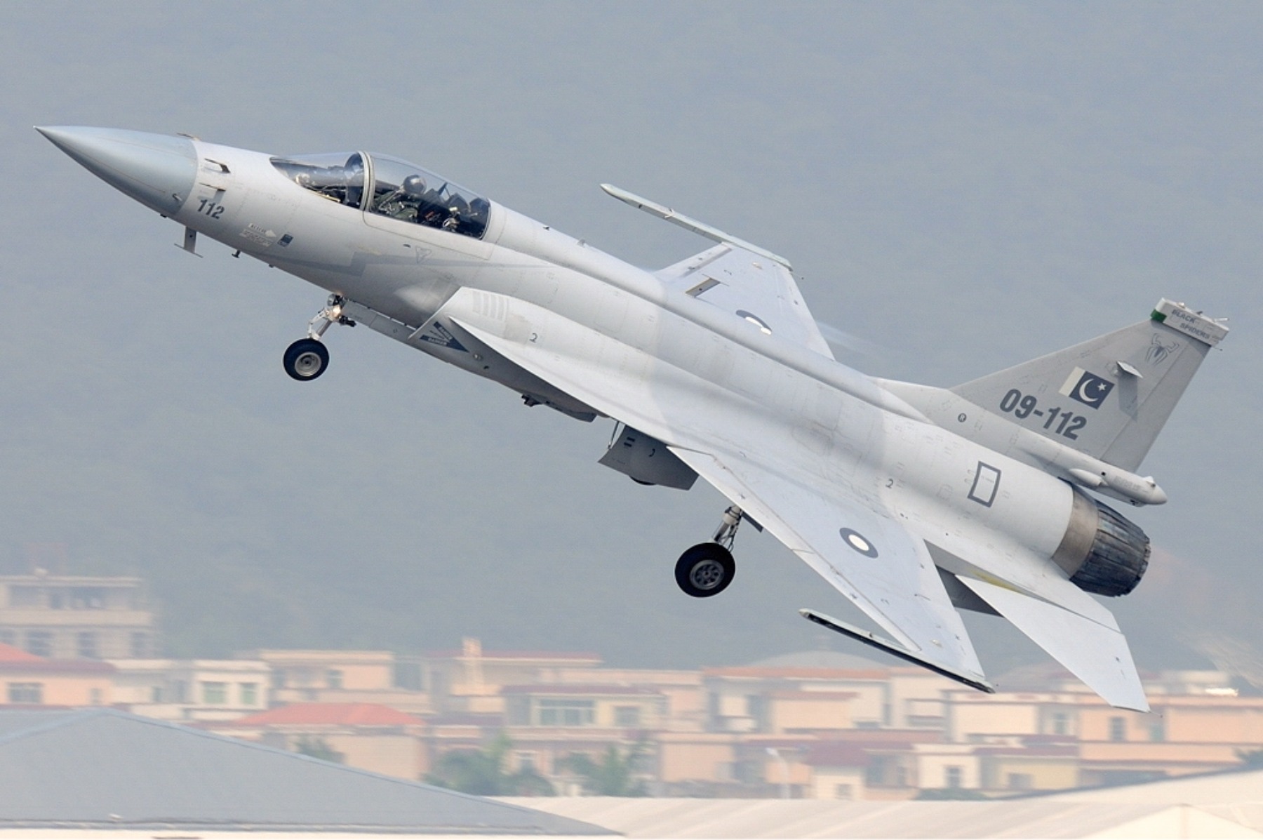 Argentina estudia la posibilidad de comprar cazas indios Tejas y chino-pakistaníes JF-16 Thunder Argentina estudia la posibilidad de comprar cazas indios Tejas y chino-pakistaníes JF-16 Thunder