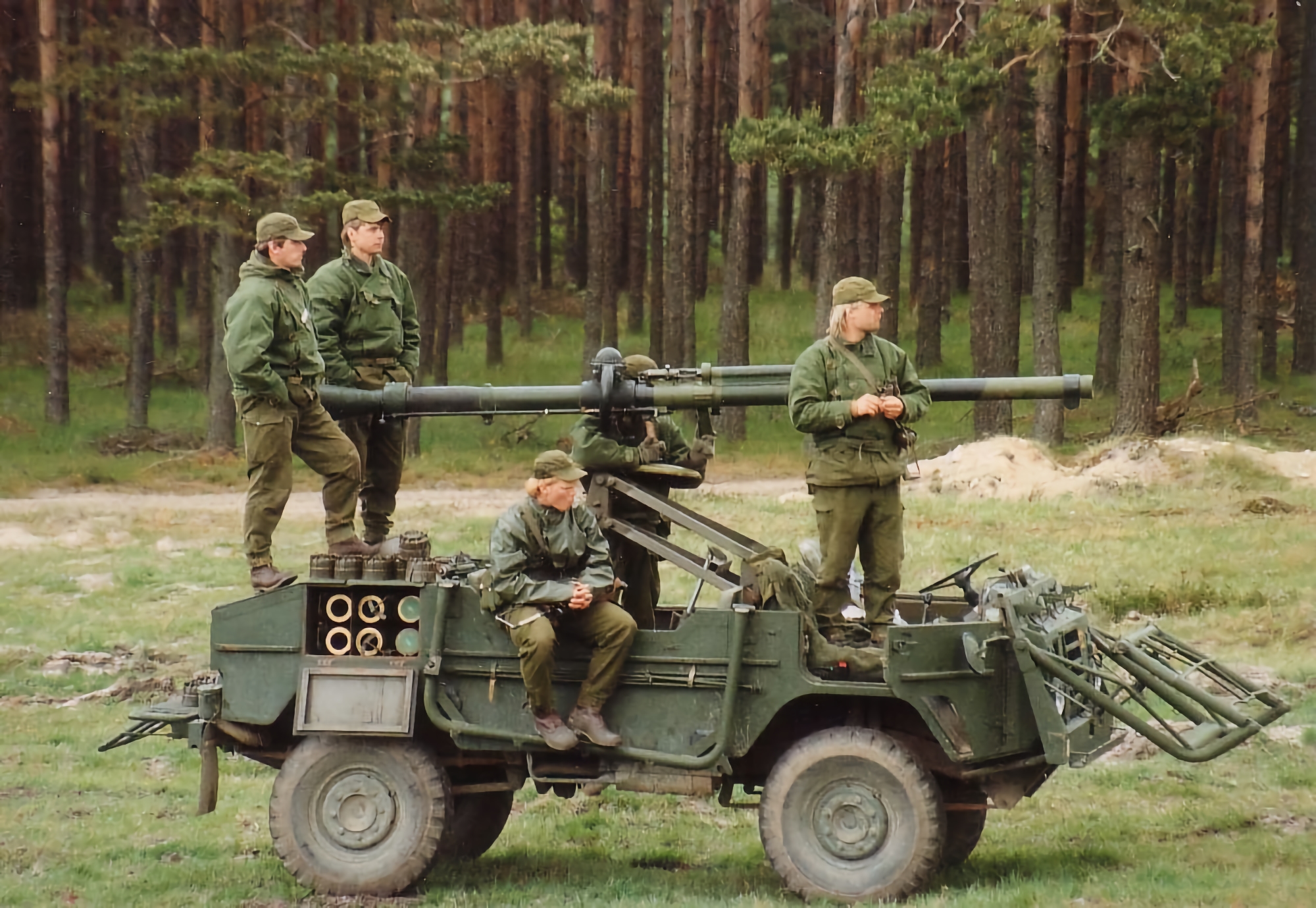 Las Fuerzas Armadas de Ucrania comenzaron a utilizar los cañones antitanque suecos Pansarvärnspjäs 1110, que pueden alcanzar objetivos a una distancia de hasta 1 km Las Fuerzas Armadas de Ucrania comenzaron a utilizar los cañones antitanque suecos Pansarvärnspjäs 1110, que pueden alcanzar objetivos a una distancia de hasta 1 km
