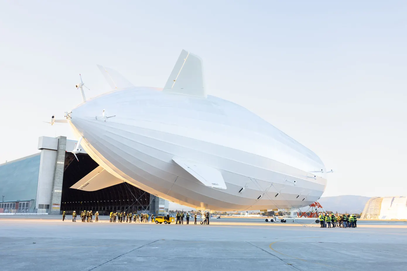 LTA Research ha empezado a probar el dirigible Pathfinder 1, de 124,5 metros, que se convertirá en la máquina voladora más grande del mundo.