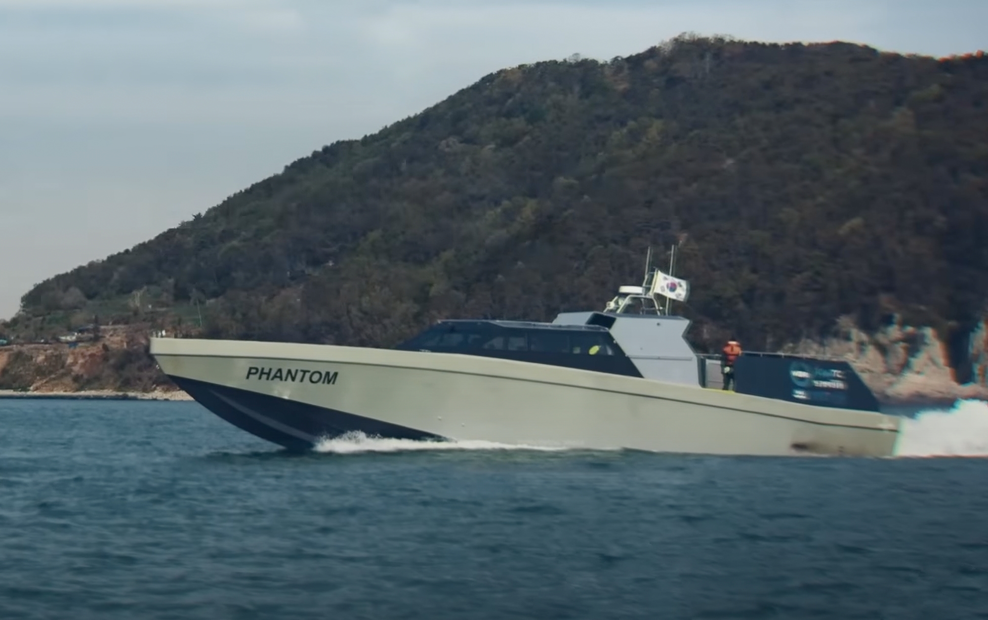 Corea del Sur presentó un barco interceptor Phantom de última generación con una ametralladora y un módulo de combate RCWS Corea del Sur presentó un barco interceptor Phantom de última generación con una ametralladora y un módulo de combate RCWS