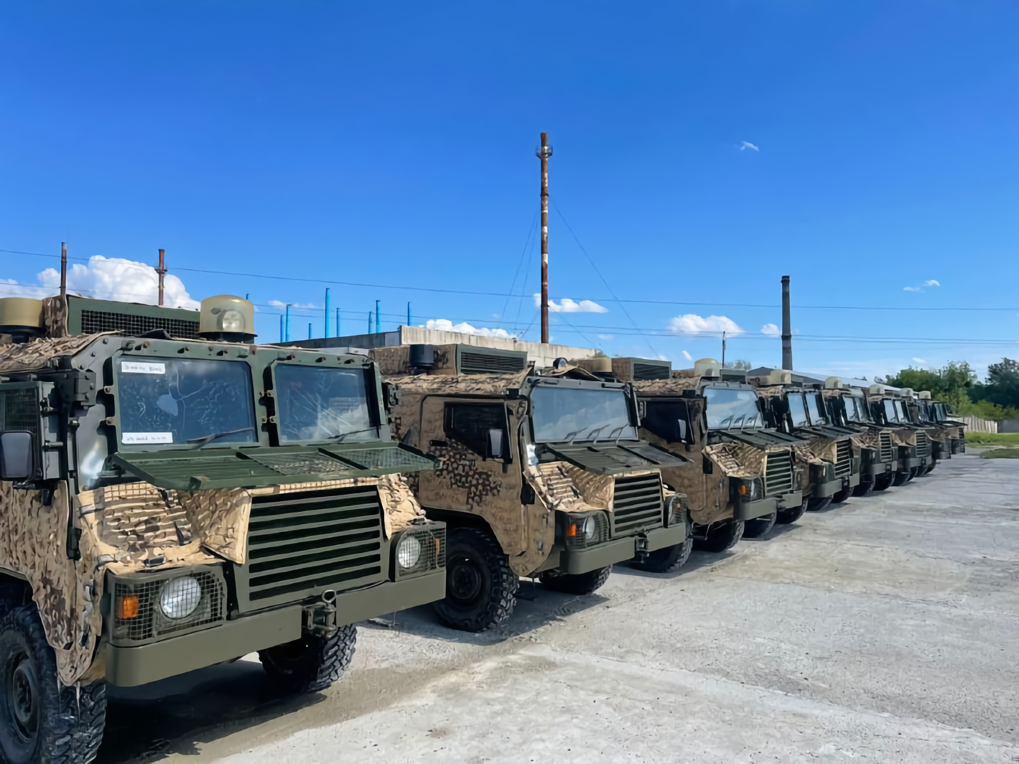 Los defensores ucranianos recibieron vehículos blindados todo terreno Pinzgauer