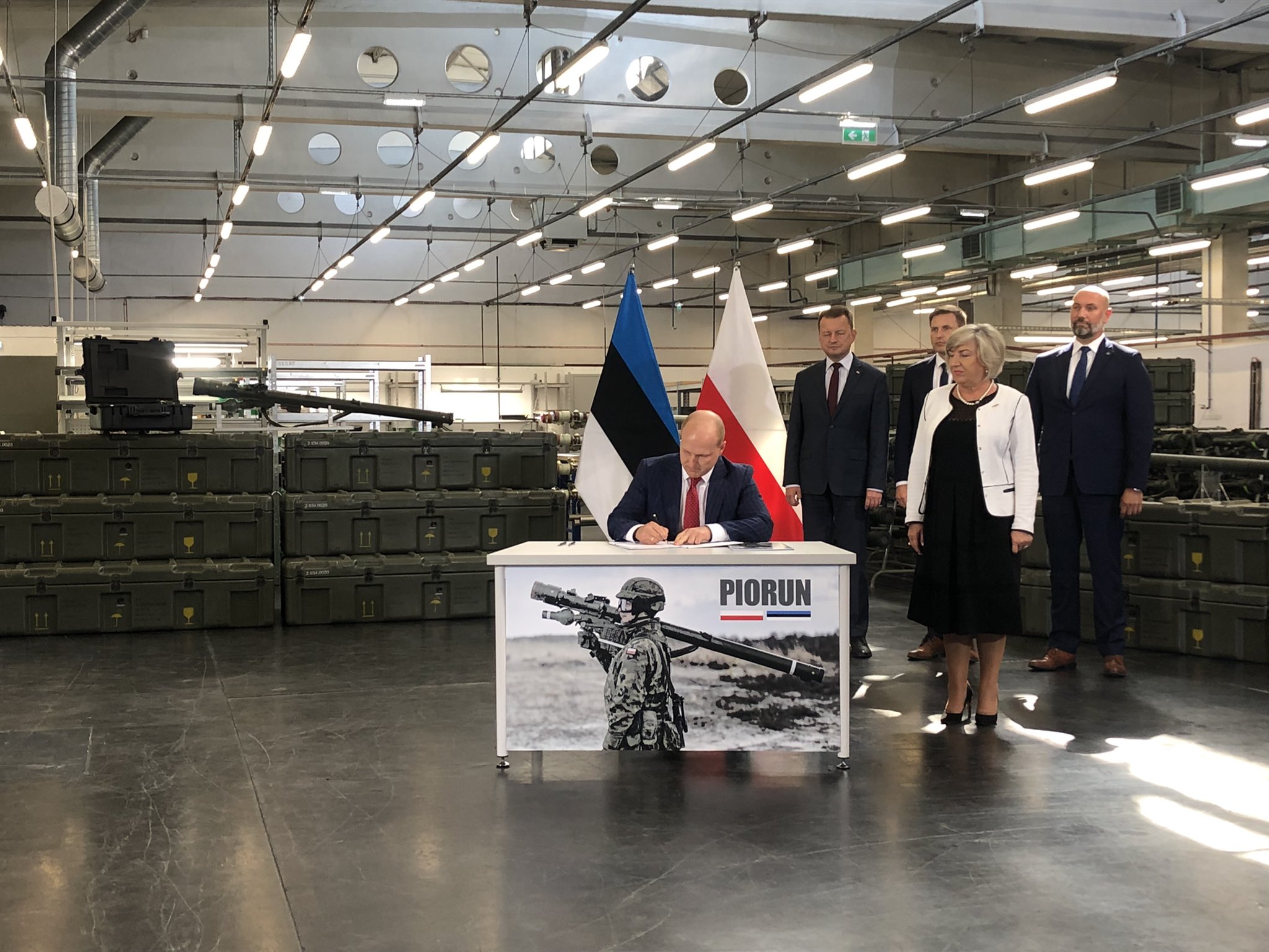 Estonia adquiere los MANPADS polacos Piorun, que pueden destruir objetivos aéreos hasta 6,5 km de distancia Estonia adquiere los MANPADS polacos Piorun, que pueden destruir objetivos aéreos hasta 6,5 km de distancia