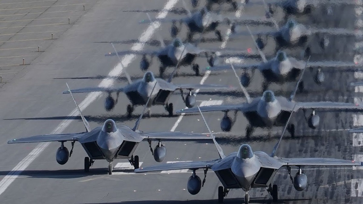 BAE Systems prestará apoyo al sistema avanzado de guerra electrónica AN/ALR-94 en el avión de combate de quinta generación F-22 Raptor durante cinco años. BAE Systems prestará apoyo al sistema avanzado de guerra electrónica AN/ALR-94 en el avión de combate de quinta generación F-22 Raptor durante cinco años.