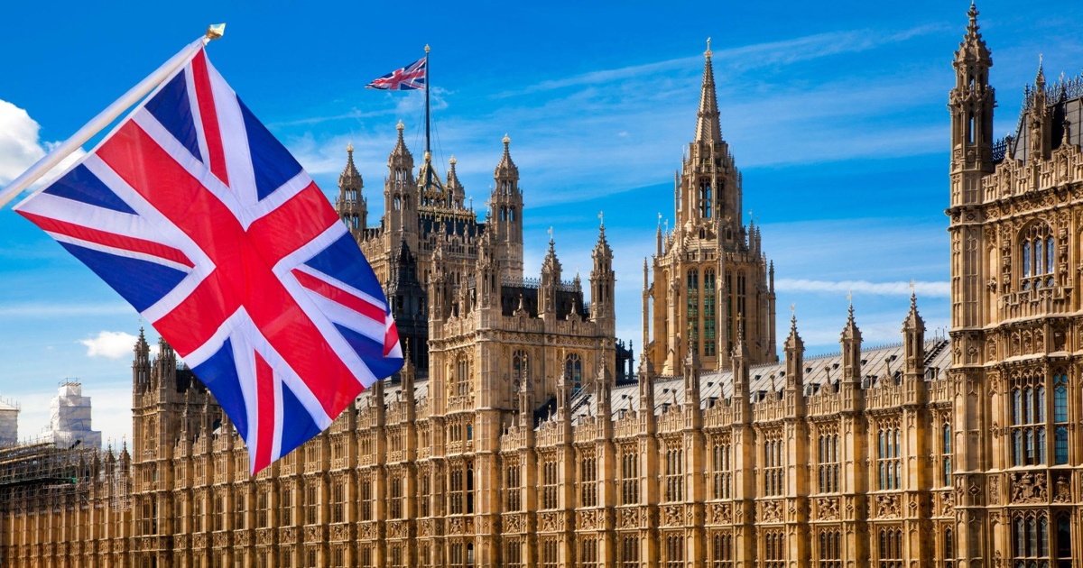 El Gobierno británico planea utilizar la inteligencia artificial para reducir el número de funcionarios