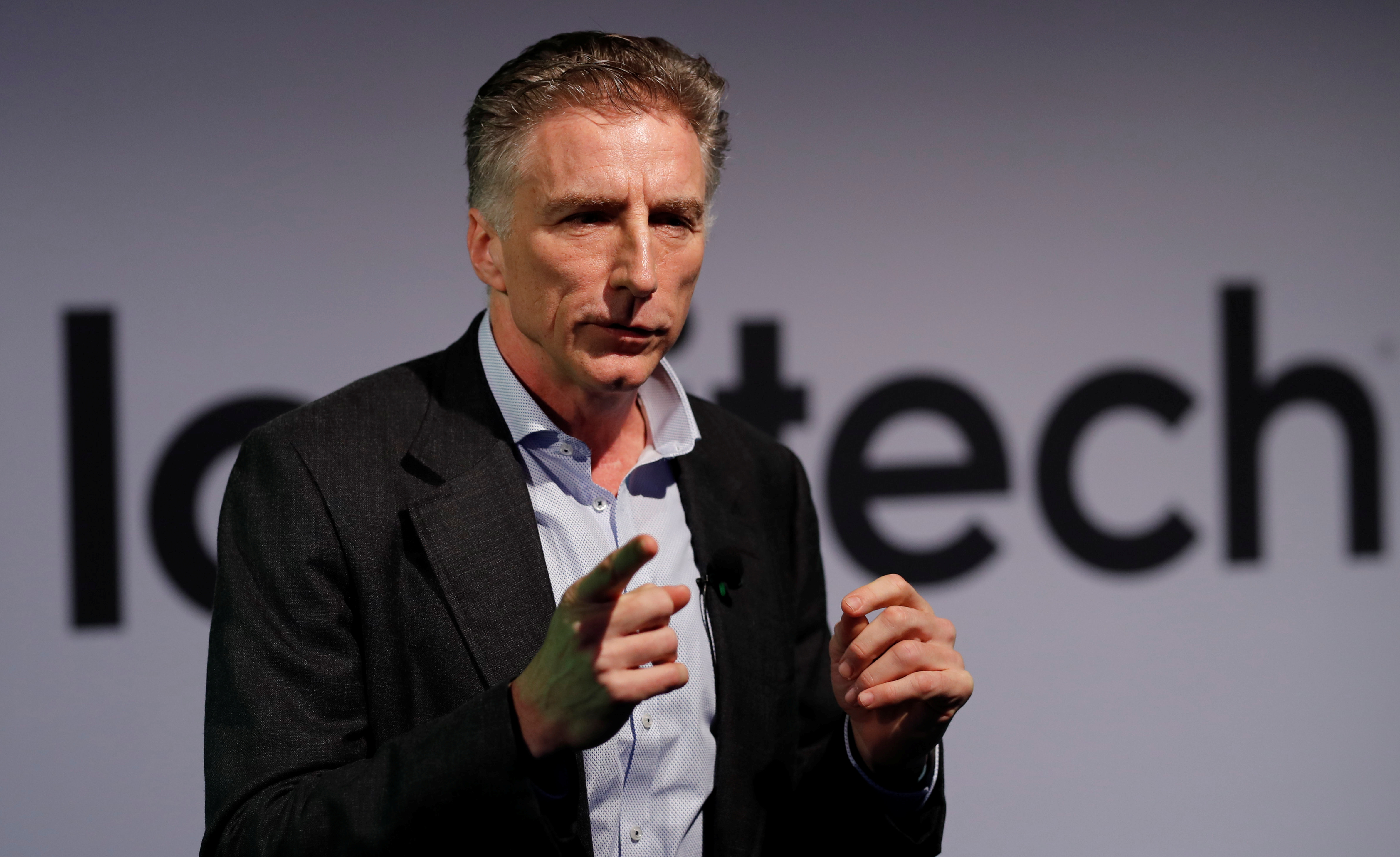 Bracken Darrell, CEO de Logitech, cambia de trabajo Bracken Darrell, CEO de Logitech, cambia de trabajo