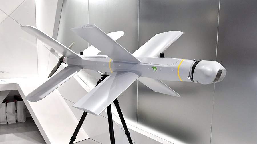 Ucrania está creando su propio análogo del dron de ataque kamikaze ruso Lancet, que puede alcanzar velocidades de hasta 300 km/h y cuesta 35.000 dólares. Ucrania está creando su propio análogo del dron de ataque kamikaze ruso Lancet, que puede alcanzar velocidades de hasta 300 km/h y cuesta 35.000 dólares.
