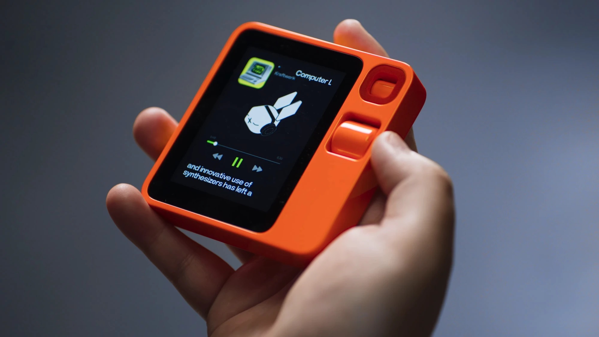 Desvelado Rabbit R1: un antismartphone con IA de 199 dólares que sustituirá al móvil clásico y decenas de aplicaciones Desvelado Rabbit R1: un antismartphone con IA de 199 dólares que sustituirá al móvil clásico y decenas de aplicaciones