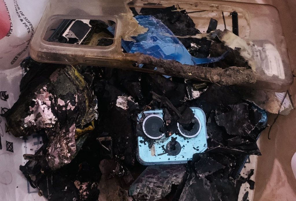 Un smartphone Redmi Note 12 Pro comprado hace unos meses se incendió en el bolsillo de su dueño Un smartphone Redmi Note 12 Pro comprado hace unos meses se incendió en el bolsillo de su dueño