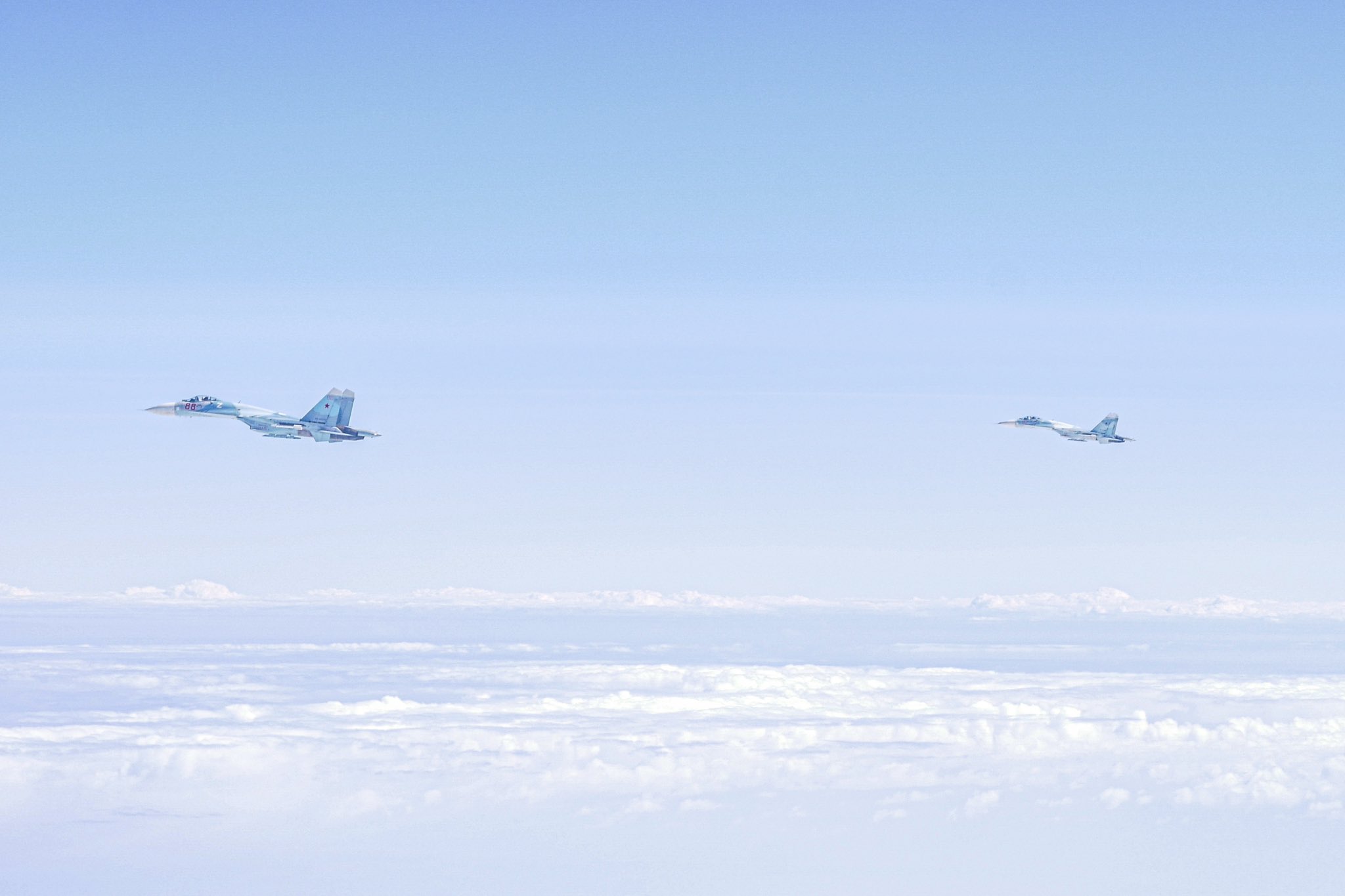 Cazas Eurofighter Typhoon de la Royal Air Force y la Luftwaffe interceptan tres aviones rusos sobre el Mar Báltico Cazas Eurofighter Typhoon de la Royal Air Force y la Luftwaffe interceptan tres aviones rusos sobre el Mar Báltico