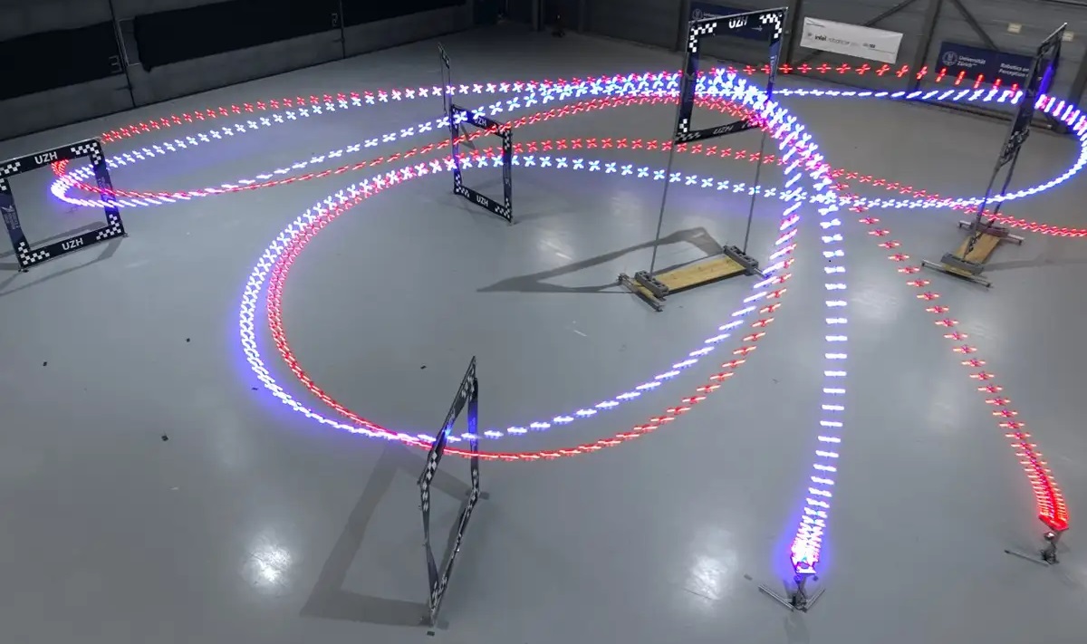 La inteligencia artificial supera por primera vez a los campeones del mundo en pilotaje de drones FPV La inteligencia artificial supera por primera vez a los campeones del mundo en pilotaje de drones FPV