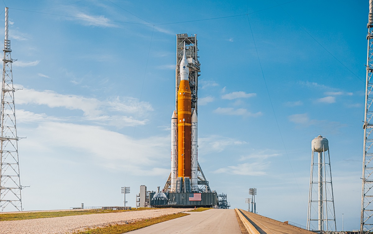 Gasto desorbitado: la NASA pagará 13.100 millones de dólares en lugar de 7.000 millones por los motores del cohete SLS y los propulsores del programa lunar Artemis.