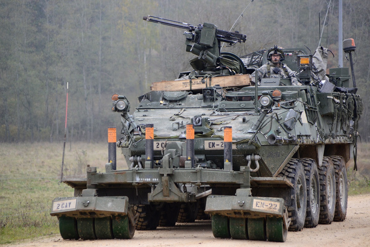 Las Fuerzas Armadas de Ucrania exhiben los vehículos blindados M1126 Stryker ICV y M1132 Stryker ESV con dragaminas LWMR Las Fuerzas Armadas de Ucrania exhiben los vehículos blindados M1126 Stryker ICV y M1132 Stryker ESV con dragaminas LWMR