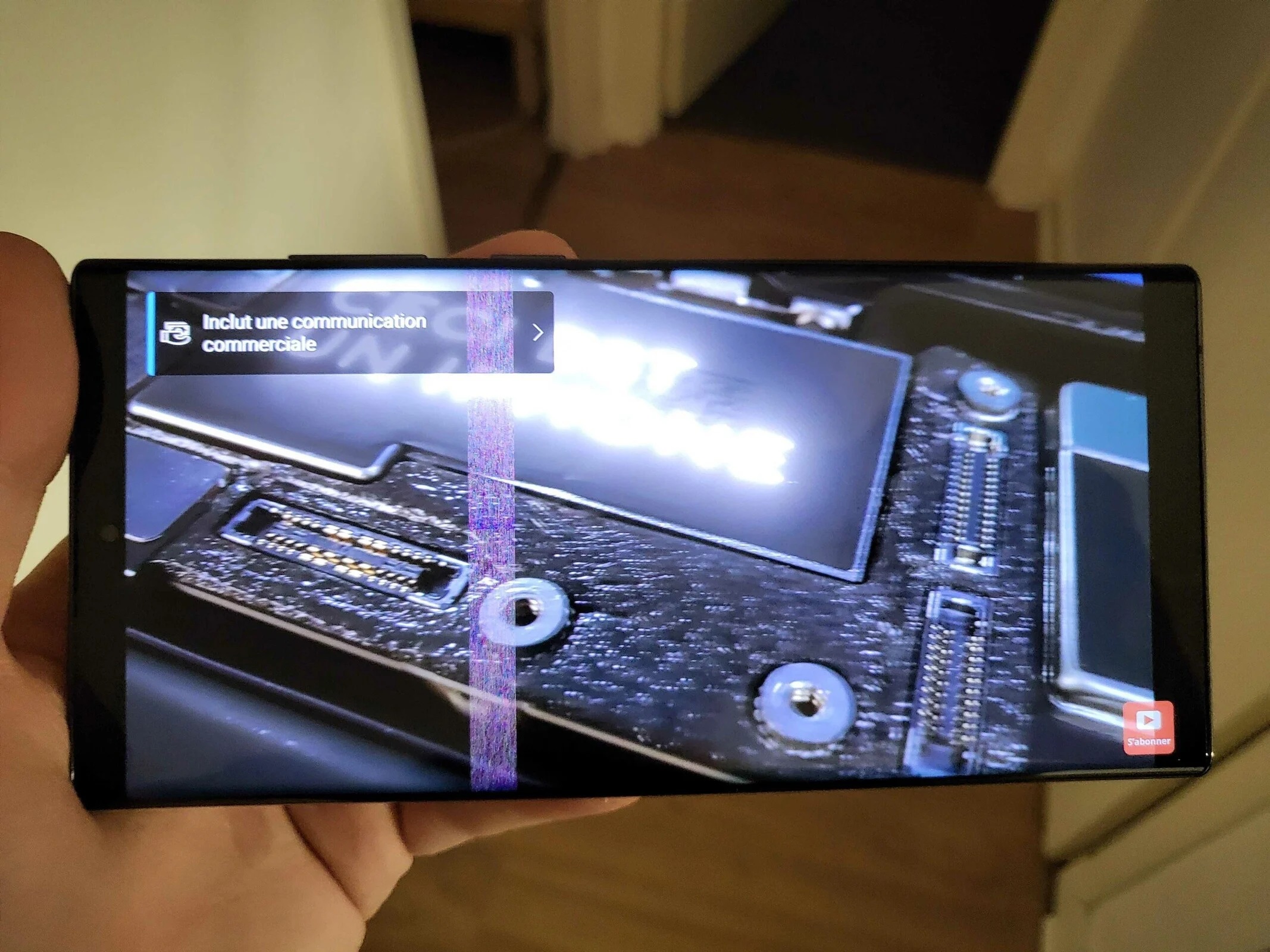 El Samsung Galaxy S22 Ultra ya está en apuros: algunos flagships han empezado a aparecer rayas incomprensibles en pantalla El Samsung Galaxy S22 Ultra ya está en apuros: algunos flagships han empezado a aparecer rayas incomprensibles en pantalla