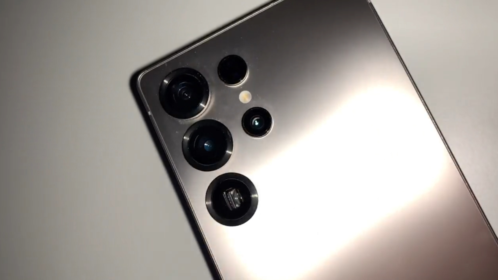 Aparecen en Internet nuevas imágenes del Galaxy S25 Ultra y del One UI 7 Aparecen en Internet nuevas imágenes del Galaxy S25 Ultra y del One UI 7