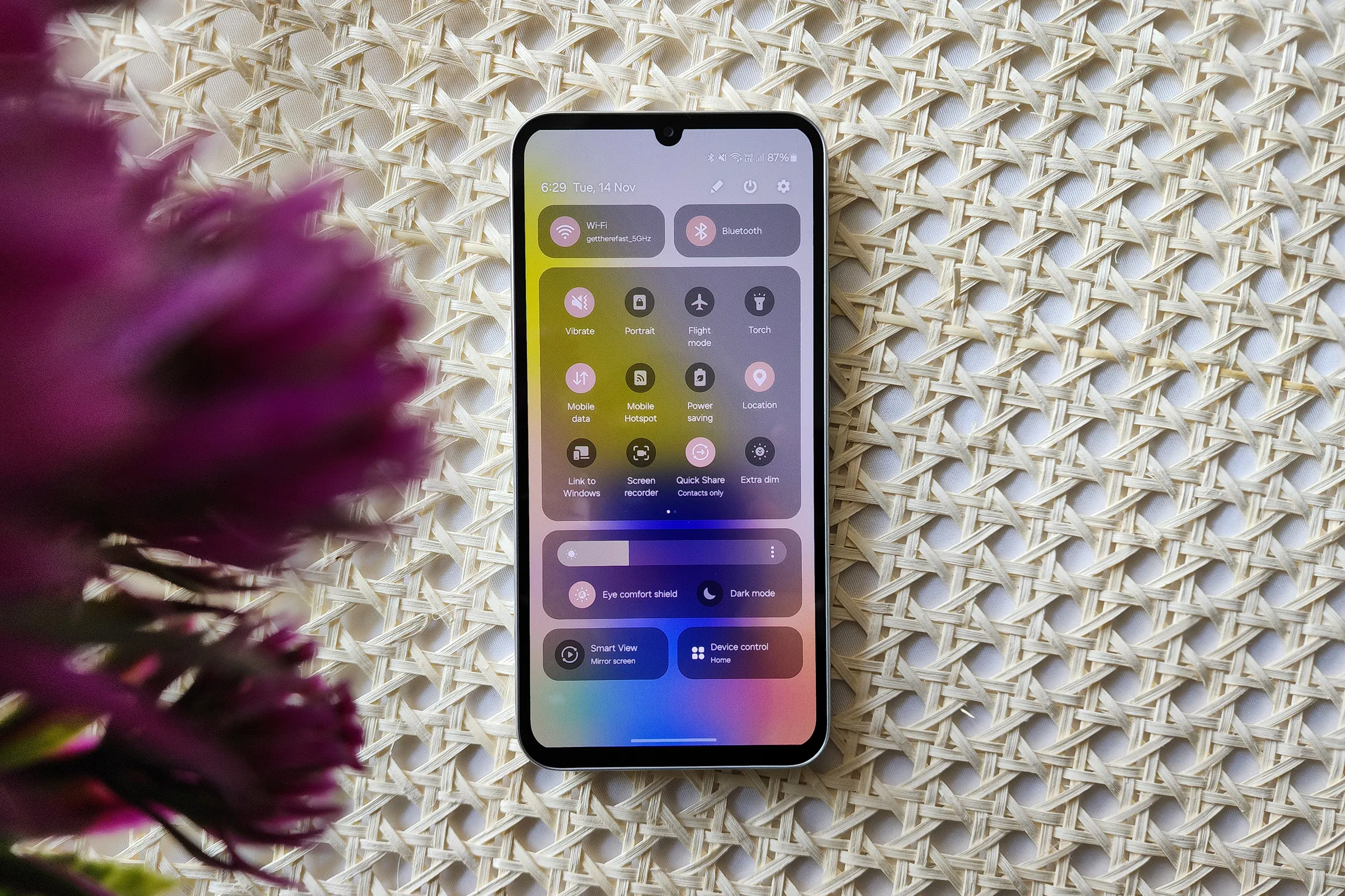 Samsung busca nuevas fuentes de paneles OLED para sus smartphones Samsung busca nuevas fuentes de paneles OLED para sus smartphones