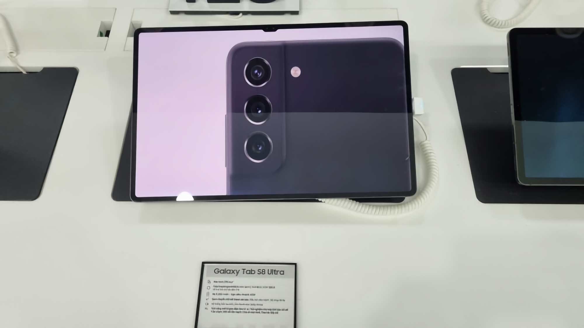 Pantalla con marcos delgados y "monobrow": Samsung Galaxy Tab S8 Ultra apareció en la foto Pantalla con marcos delgados y "monobrow": Samsung Galaxy Tab S8 Ultra apareció en la foto