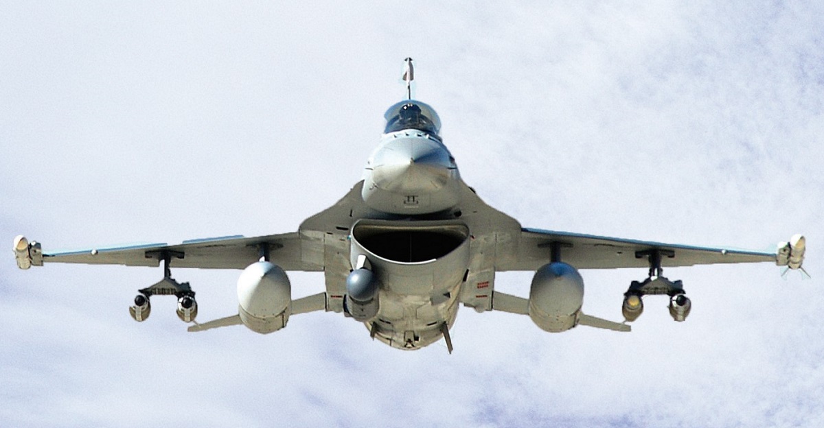 L3Harris ha recibido 29 millones de dólares para modernizar cazas F-16 Fighting Falcon destinados a tres países de Asia y África: los aviones recibirán un soporte para bombas inteligentes BRU-57/A. L3Harris ha recibido 29 millones de dólares para modernizar cazas F-16 Fighting Falcon destinados a tres países de Asia y África: los aviones recibirán un soporte para bombas inteligentes BRU-57/A.