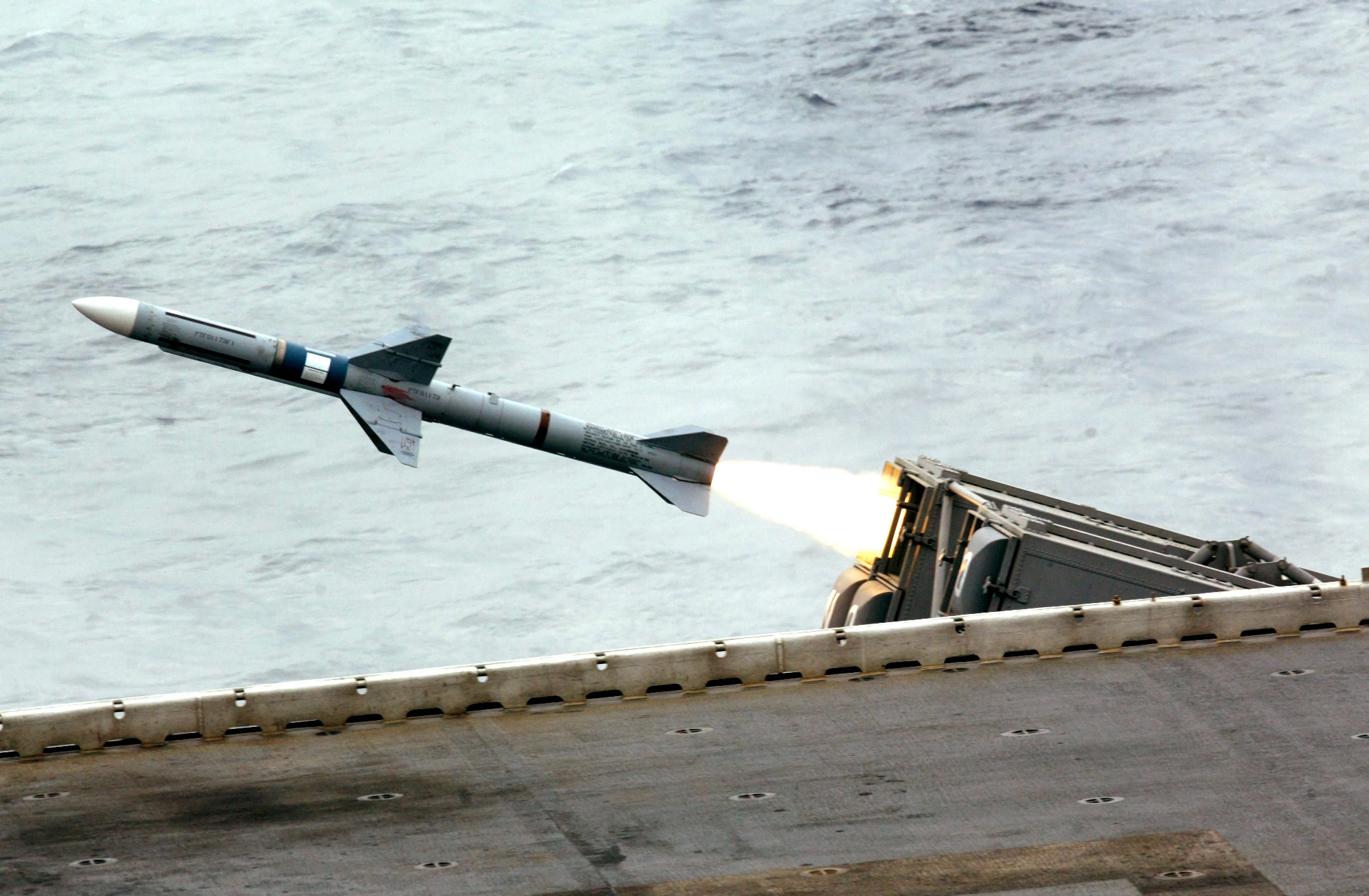 Politico: EE.UU. entregará a Ucrania misiles tierra-aire Sea Sparrow con un alcance de hasta 50 km, las AFU consiguieron adaptarlos para su uso con SAM Buk Politico: EE.UU. entregará a Ucrania misiles tierra-aire Sea Sparrow con un alcance de hasta 50 km, las AFU consiguieron adaptarlos para su uso con SAM Buk