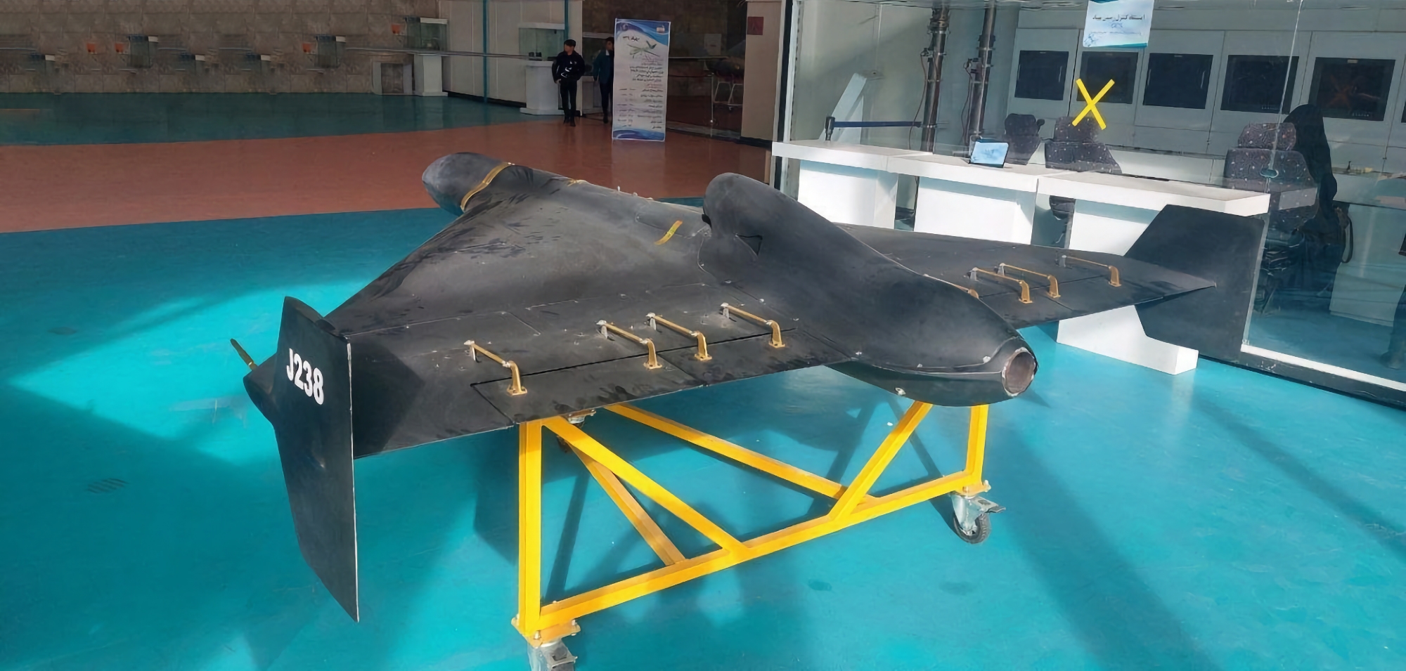 Se han encontrado piezas de fabricación checa, canadiense, estadounidense y suiza en el vehículo aéreo no tripulado Shahed-238 de Irán. Se han encontrado piezas de fabricación checa, canadiense, estadounidense y suiza en el vehículo aéreo no tripulado Shahed-238 de Irán.
