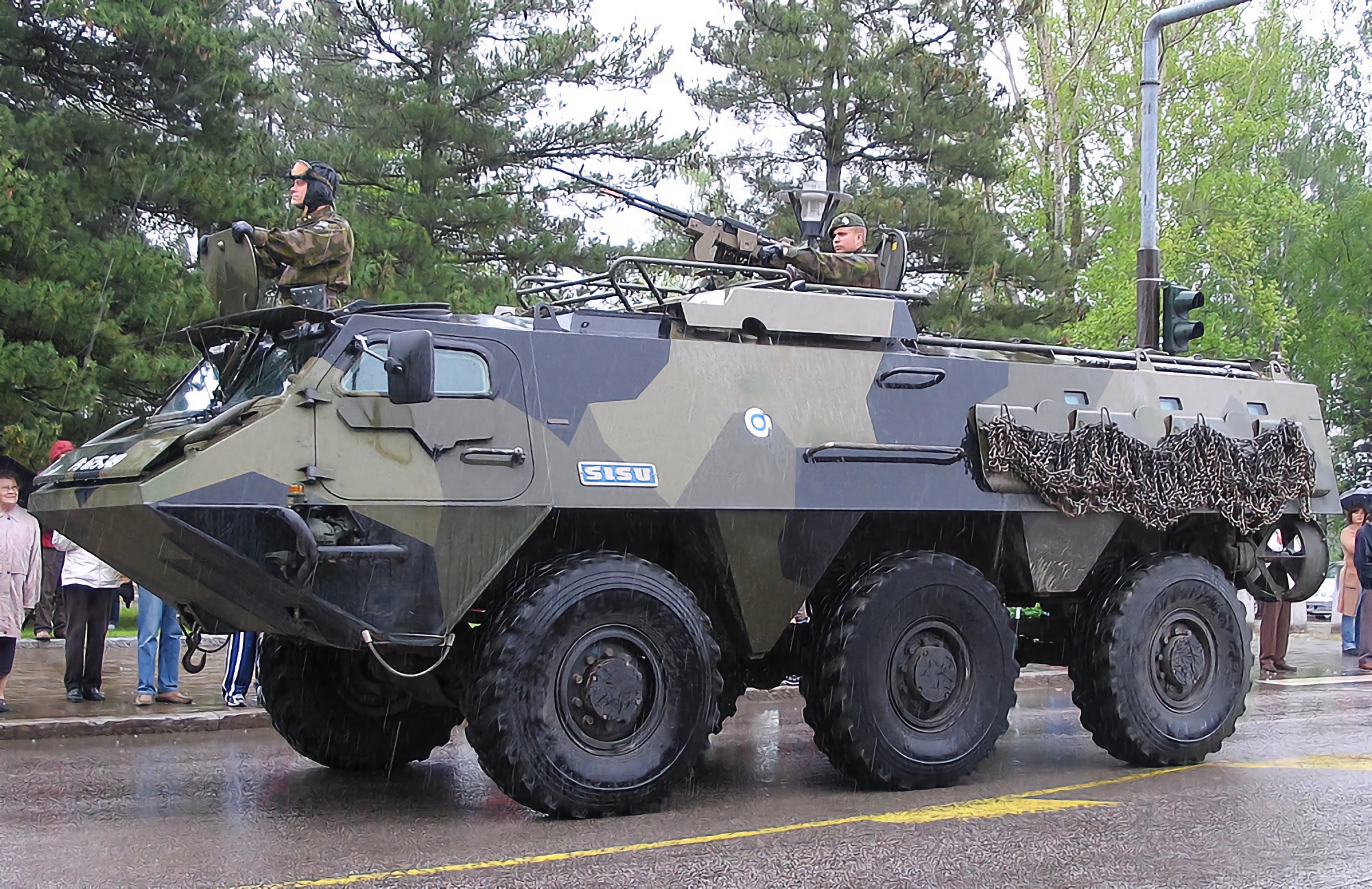Los vehículos anfibios de transporte de personal Sisu XA-180 finlandeses son utilizados por las AFU en el frente Los vehículos anfibios de transporte de personal Sisu XA-180 finlandeses son utilizados por las AFU en el frente