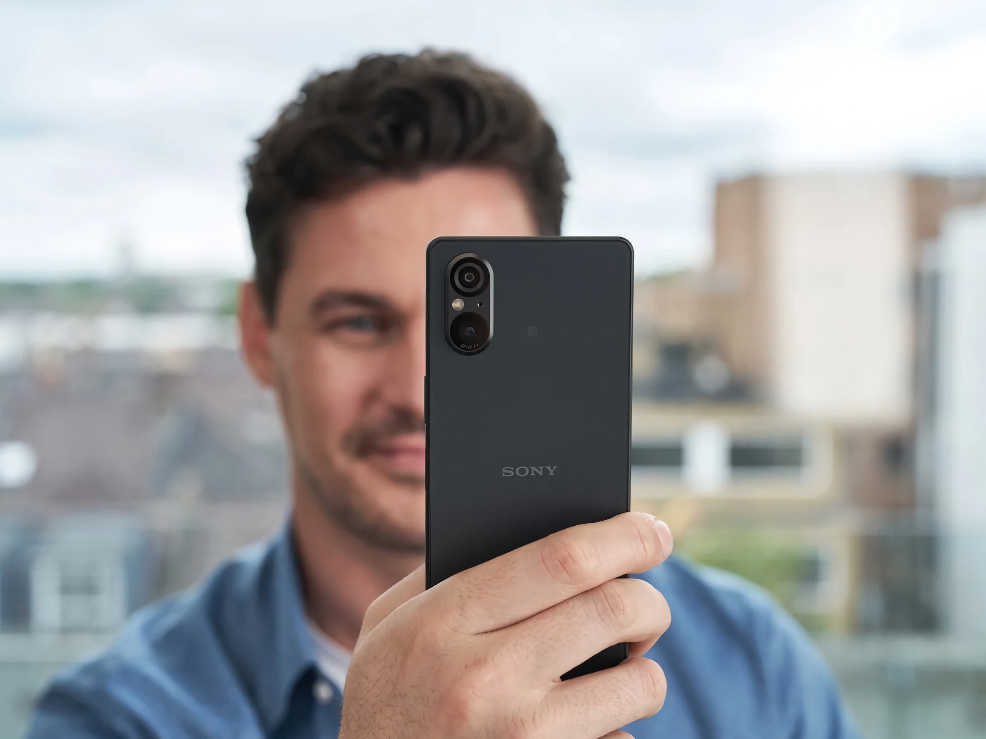 El buque insignia compacto Sony Xperia 5 V con chip Snapdragon 8 Gen 2 y cámara de 52 MP ha empezado a venderse en Alemania, Francia, España y otros países europeos