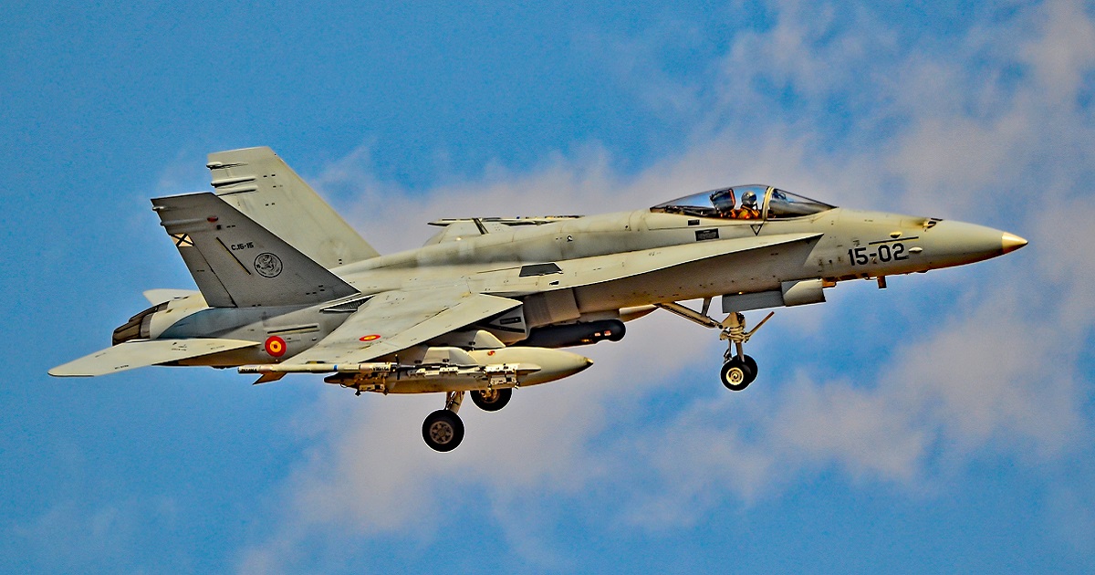 España reforzará el flanco oriental de la OTAN con 14 cazas Eurofighter Typhoon y EF-18M Hornet España reforzará el flanco oriental de la OTAN con 14 cazas Eurofighter Typhoon y EF-18M Hornet