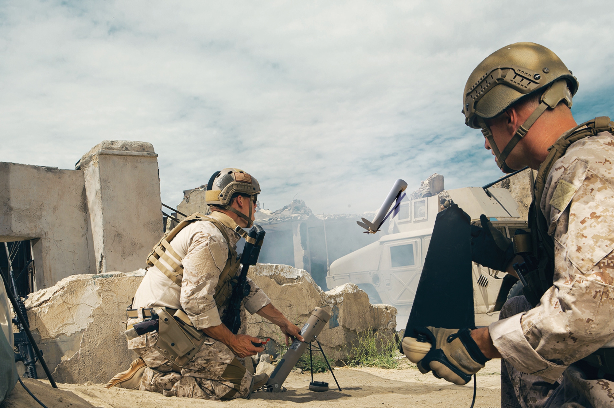 AeroVironment ha presentado una versión actualizada del dron kamikaze Switchblade 300 con un nuevo sistema de control de tiro, un peso inferior a 2,3 kg y una autonomía de vuelo de más de 20 minutos. AeroVironment ha presentado una versión actualizada del dron kamikaze Switchblade 300 con un nuevo sistema de control de tiro, un peso inferior a 2,3 kg y una autonomía de vuelo de más de 20 minutos.