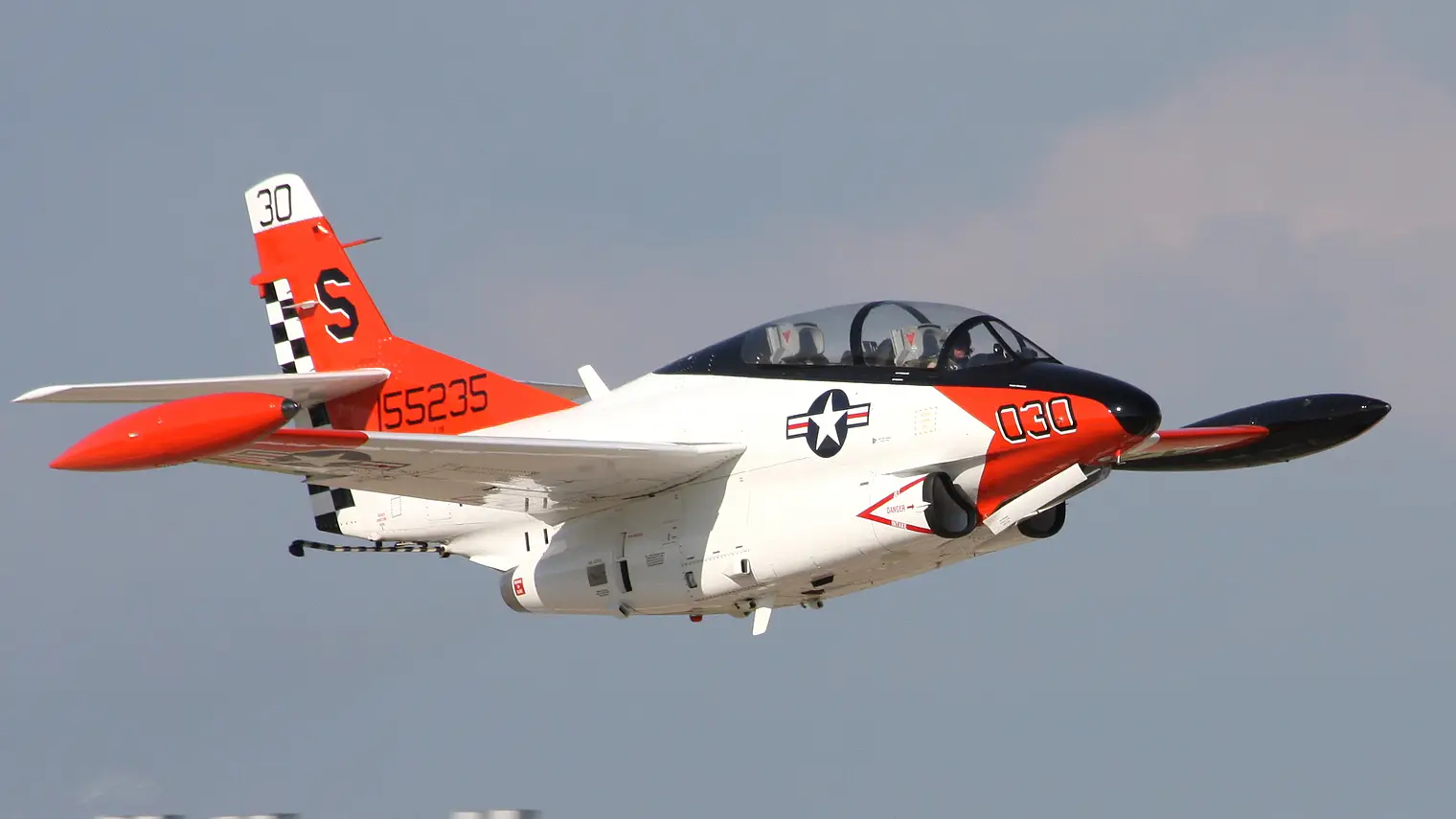 Un ex piloto del Cuerpo de Marines de EE.UU. quería vender un T-2 Buckeye a China Un ex piloto del Cuerpo de Marines de EE.UU. quería vender un T-2 Buckeye a China