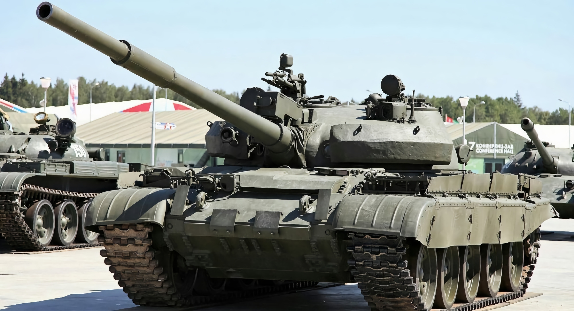 Los soldados ucranianos se apoderaron del tanque ruso T-62M "Fury", que fue adoptado para el servicio en los años 60 Los soldados ucranianos se apoderaron del tanque ruso T-62M "Fury", que fue adoptado para el servicio en los años 60