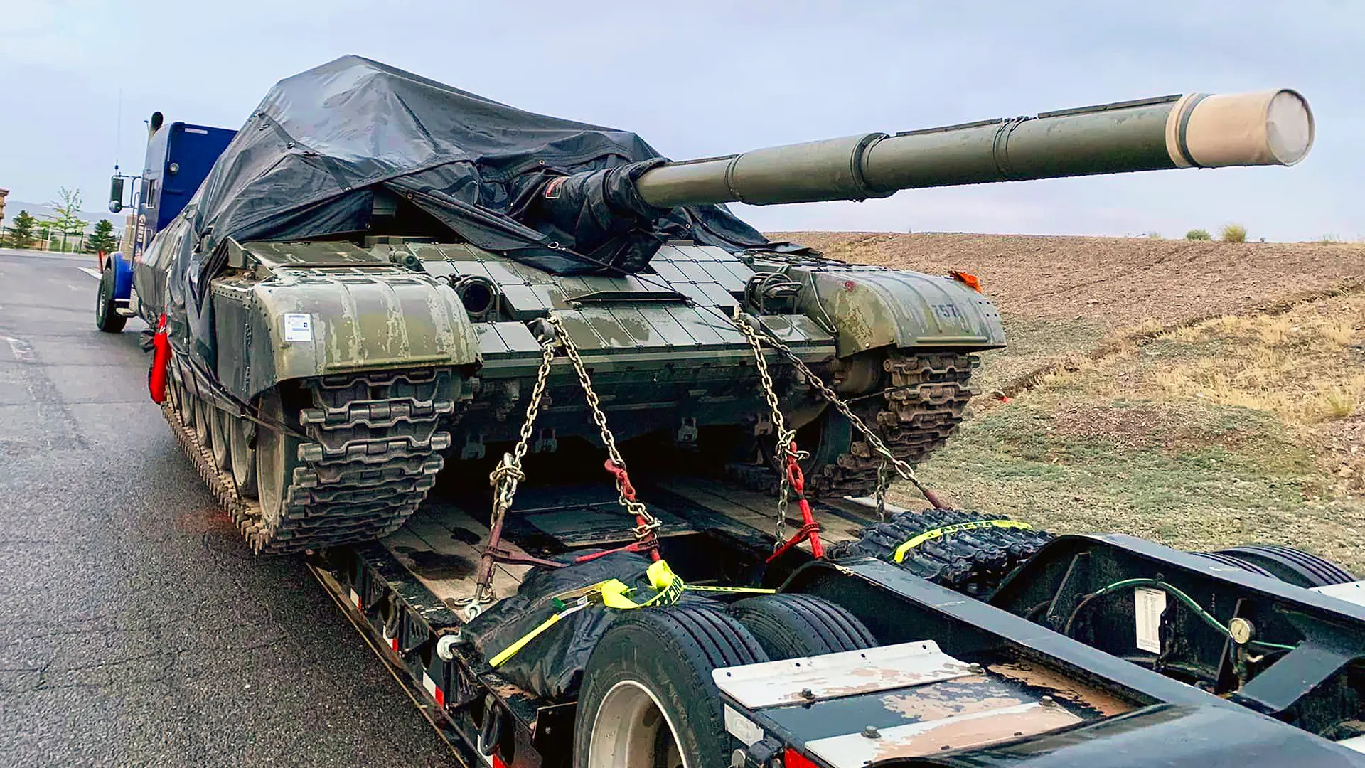 Tras el T-90A, el carro de combate ruso T-72 se encuentra en EE.UU.: el vehículo de combate está siendo transportado al Campo de Pruebas de Aberdeen. Tras el T-90A, el carro de combate ruso T-72 se encuentra en EE.UU.: el vehículo de combate está siendo transportado al Campo de Pruebas de Aberdeen.