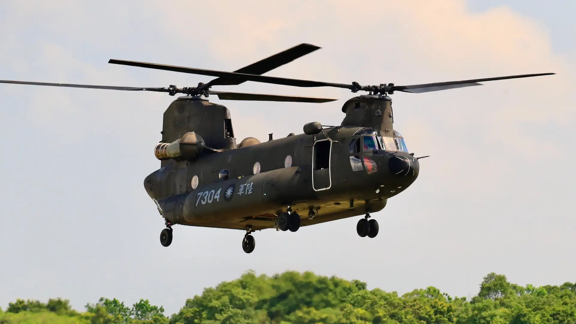 Un piloto taiwanés intentó secuestrar un helicóptero estadounidense CH-47 Chinook con destino a China por una recompensa de 15 millones de dólares Un piloto taiwanés intentó secuestrar un helicóptero estadounidense CH-47 Chinook con destino a China por una recompensa de 15 millones de dólares