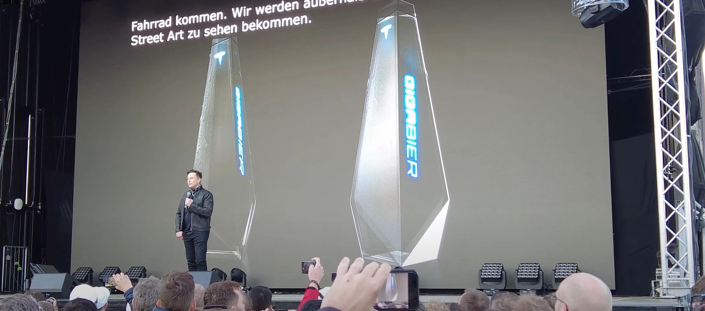 No sólo los coches eléctricos necesitan combustible: Tesla presenta la cerveza Gigabier No sólo los coches eléctricos necesitan combustible: Tesla presenta la cerveza Gigabier