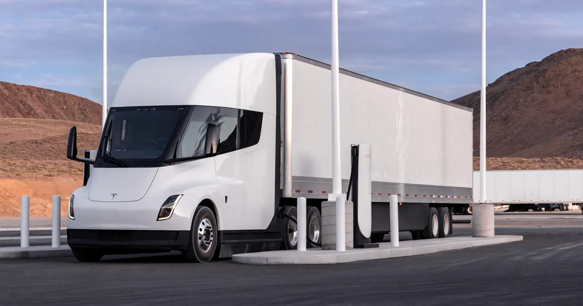 Cargar el Tesla Semi: el futuro del transporte ya está aquí Tesla Semi: el eléctrico a la carga: ¿qué esconde el camionero del futuro?