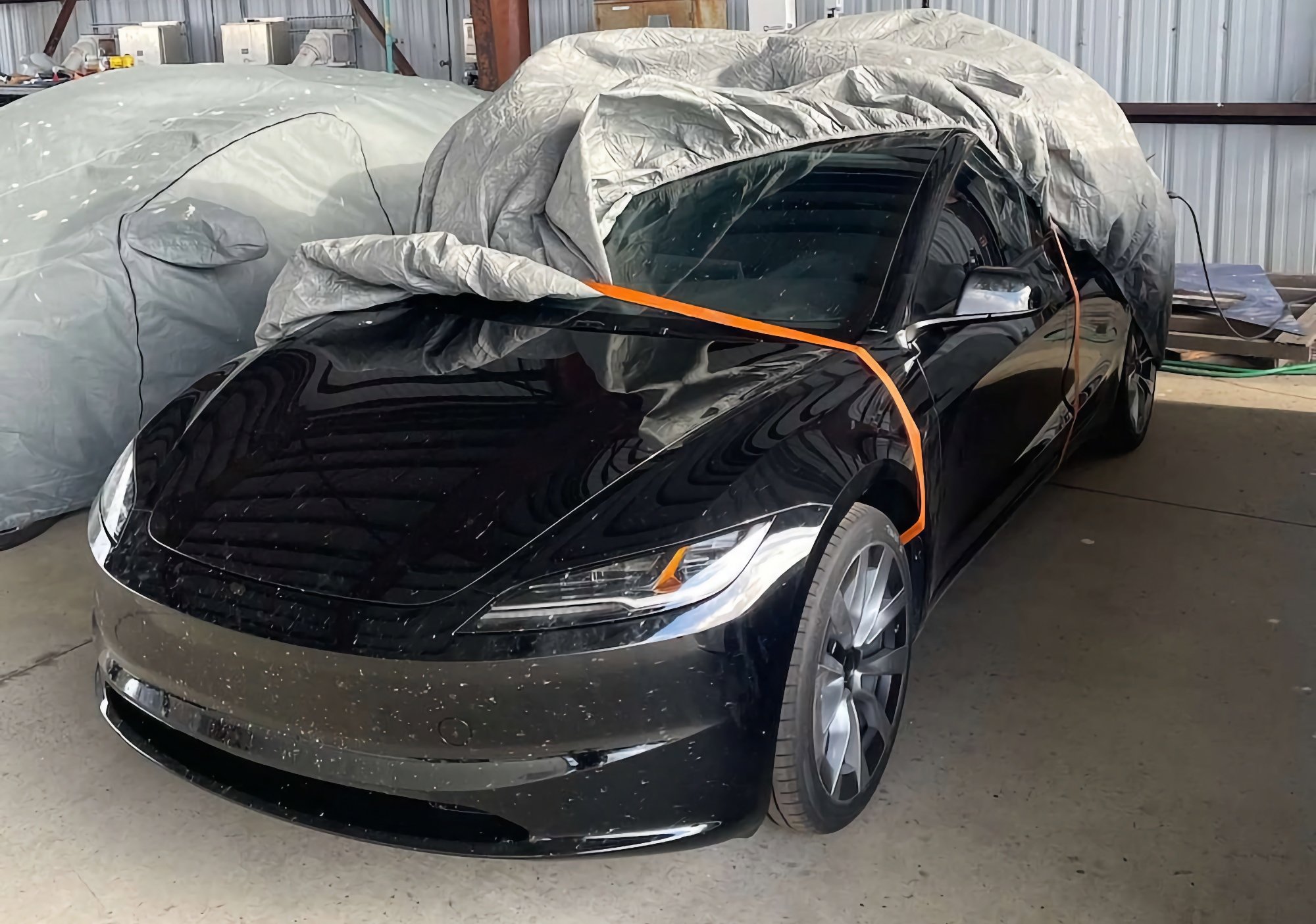 Aparece en Internet una foto del nuevo Tesla Model 3 con un diseño inspirado en el Tesla Roadster Aparece en Internet una foto del nuevo Tesla Model 3 con un diseño inspirado en el Tesla Roadster
