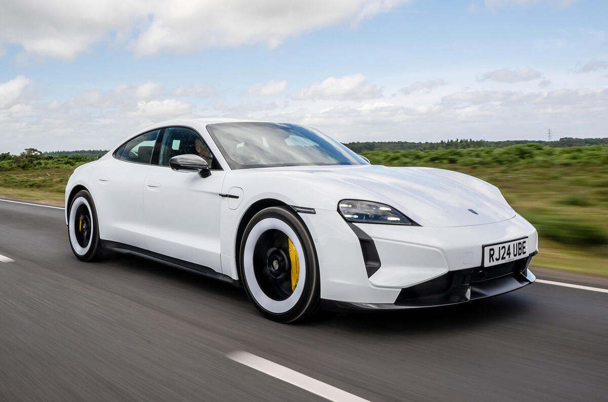 El riesgo de incendio: El mercado de coches eléctricos sacudido por el anuncio de Porsche Porsche suspende temporalmente las ventas del Taycan en el Reino Unido debido a un posible riesgo de batería