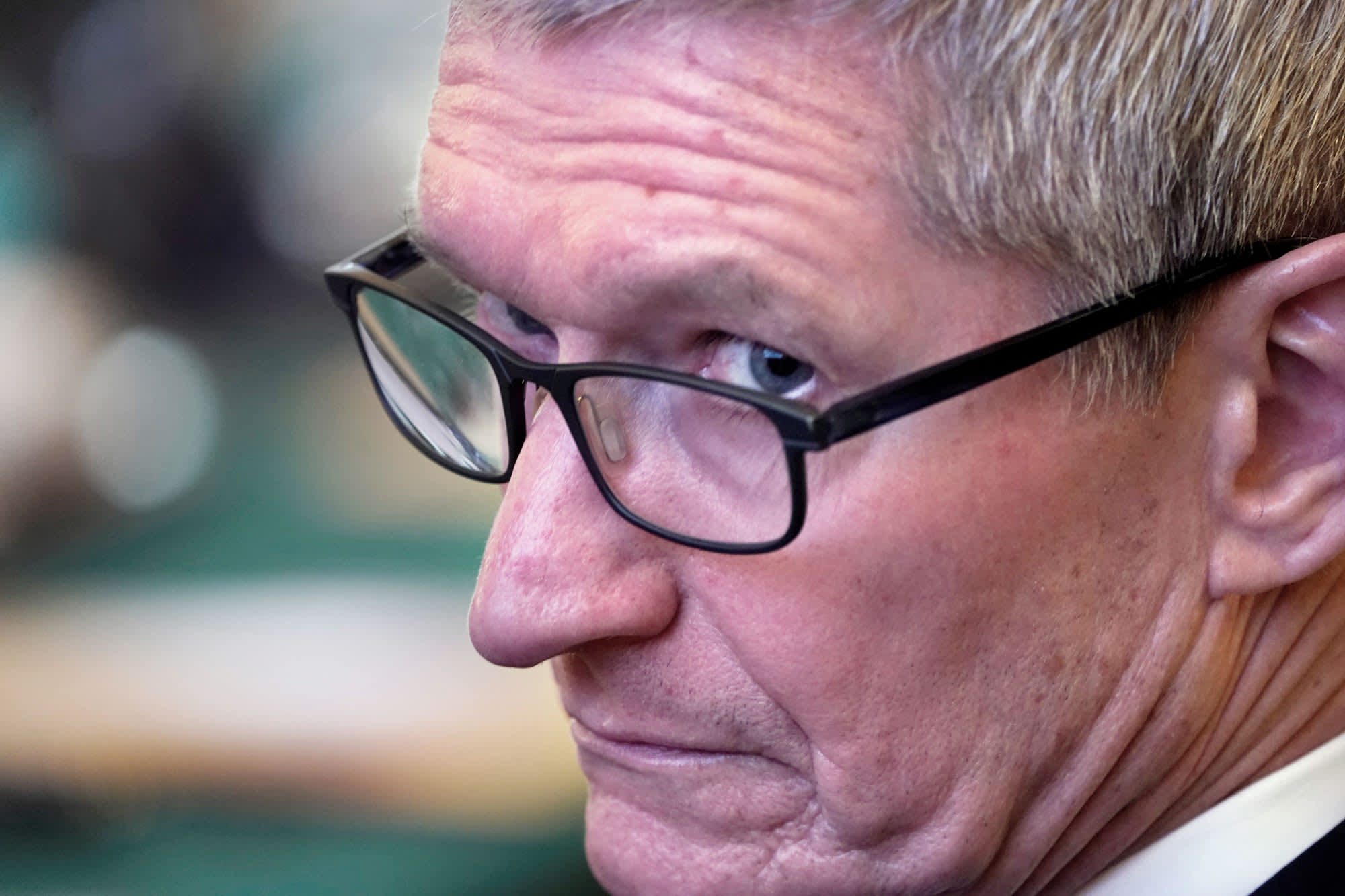 Apple gana orden judicial contra mujer que acosó a Tim Cook durante un año, haciéndose pasar por su esposa y madre de sus hijos Apple gana orden judicial contra mujer que acosó a Tim Cook durante un año, haciéndose pasar por su esposa y madre de sus hijos