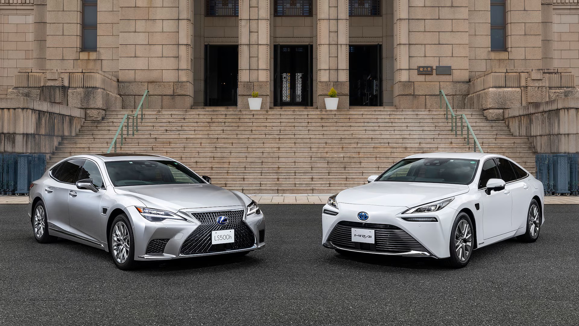 Comparativa: Lexus LS500h vs. Toyota Mirai - híbrido vs. hidrógeno