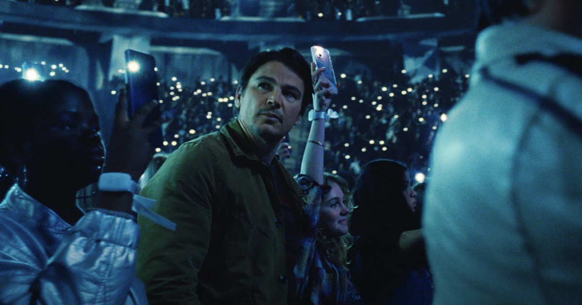 Warner Bros. ha revelado el primer tráiler del thriller policíaco de M. Night Shyamalan "Trampa"