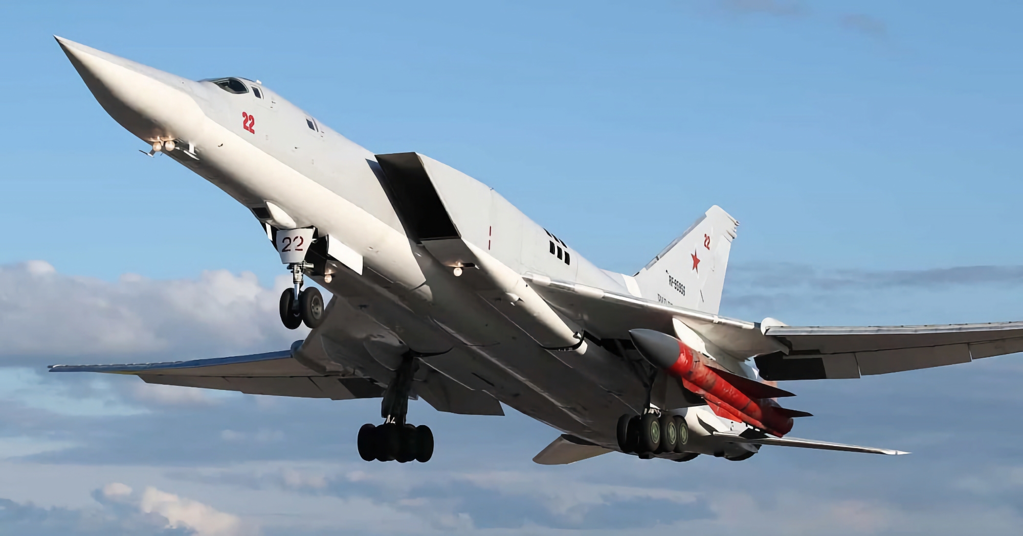 El sistema de defensa antiaérea de Ucrania ha destruido por primera vez un bombardero estratégico ruso Tu-22M3 que transportaba misiles de crucero Kh-22. El sistema de defensa antiaérea de Ucrania ha destruido por primera vez un bombardero estratégico ruso Tu-22M3 que transportaba misiles de crucero Kh-22.