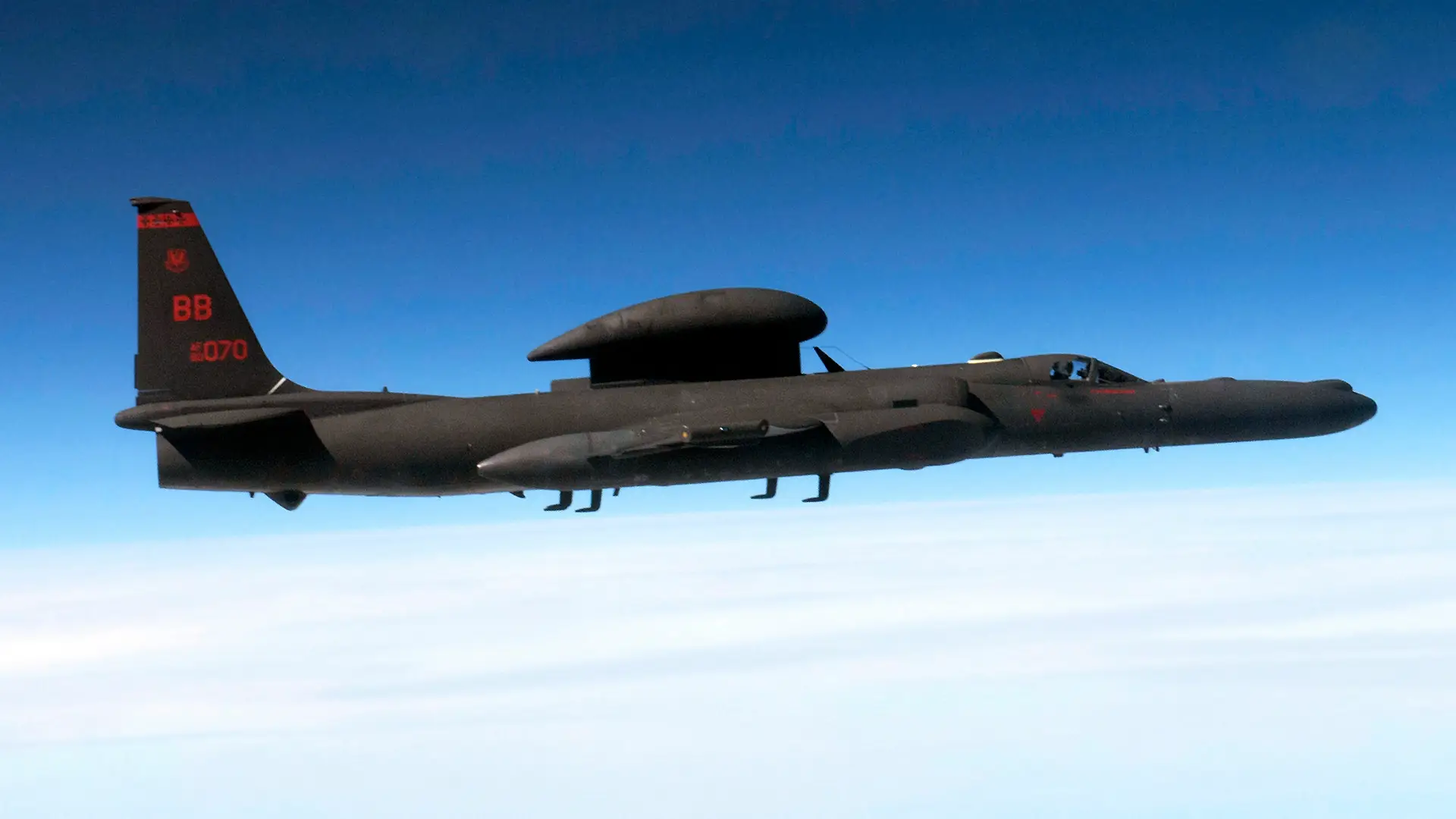 Foto del día: El piloto del U-2 Dragon Lady se hace selfies con un globo chino antes de ser destruido